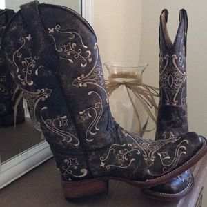 Circle G 🤠 Embroidered Boots